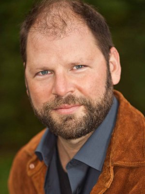 Actor-headshot-theatrical-outdoor