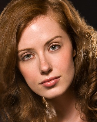 18-Tightly-cropped-headshot-of-red-headed-actress-model-(Autumn-Layne-Stein)