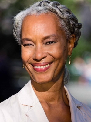 Mature-actress-commercial-headshot