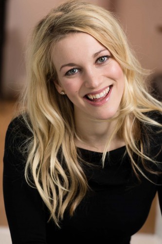 Commercial-headshot-blond-actress
