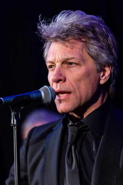 Jon-Bon-Jovi-performing