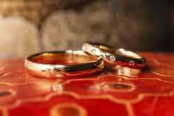 Red and gold: Two wedding bands