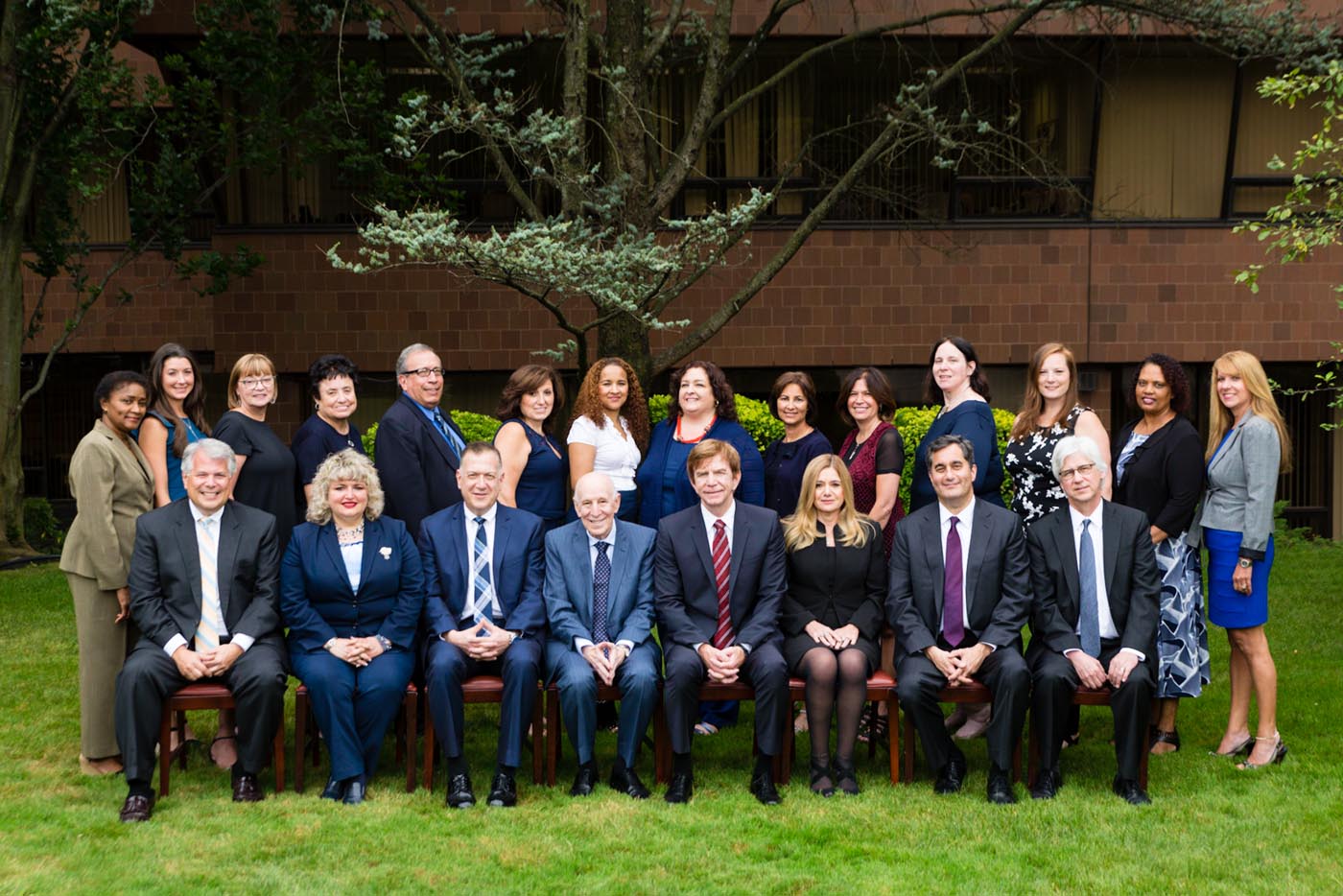 Outdoor-executive-team-portrait Outdoor-executive-team-portrait