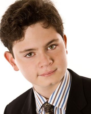 09-teenage-boy-performance-musician-headshot-green-eyes-brown-hair-suit-tie