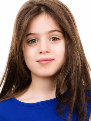 Child-actress-theatrical-heashot-studio