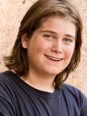 Commercial-headshot-midteens-actor-outdoor