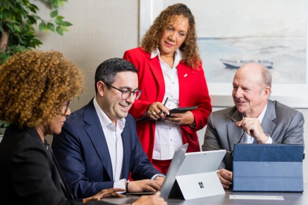 Dynamic Team Portraits: Showcasing Collaboration in the Workplace