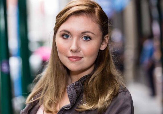 Actress-Commercial-Headshot-Outdoor