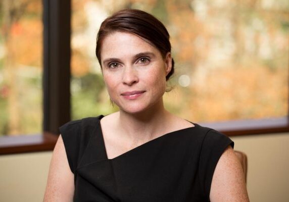 Female-executive-headshot-horizontal