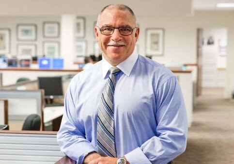 Financial-executive-portrait-in-front-of-cubicles